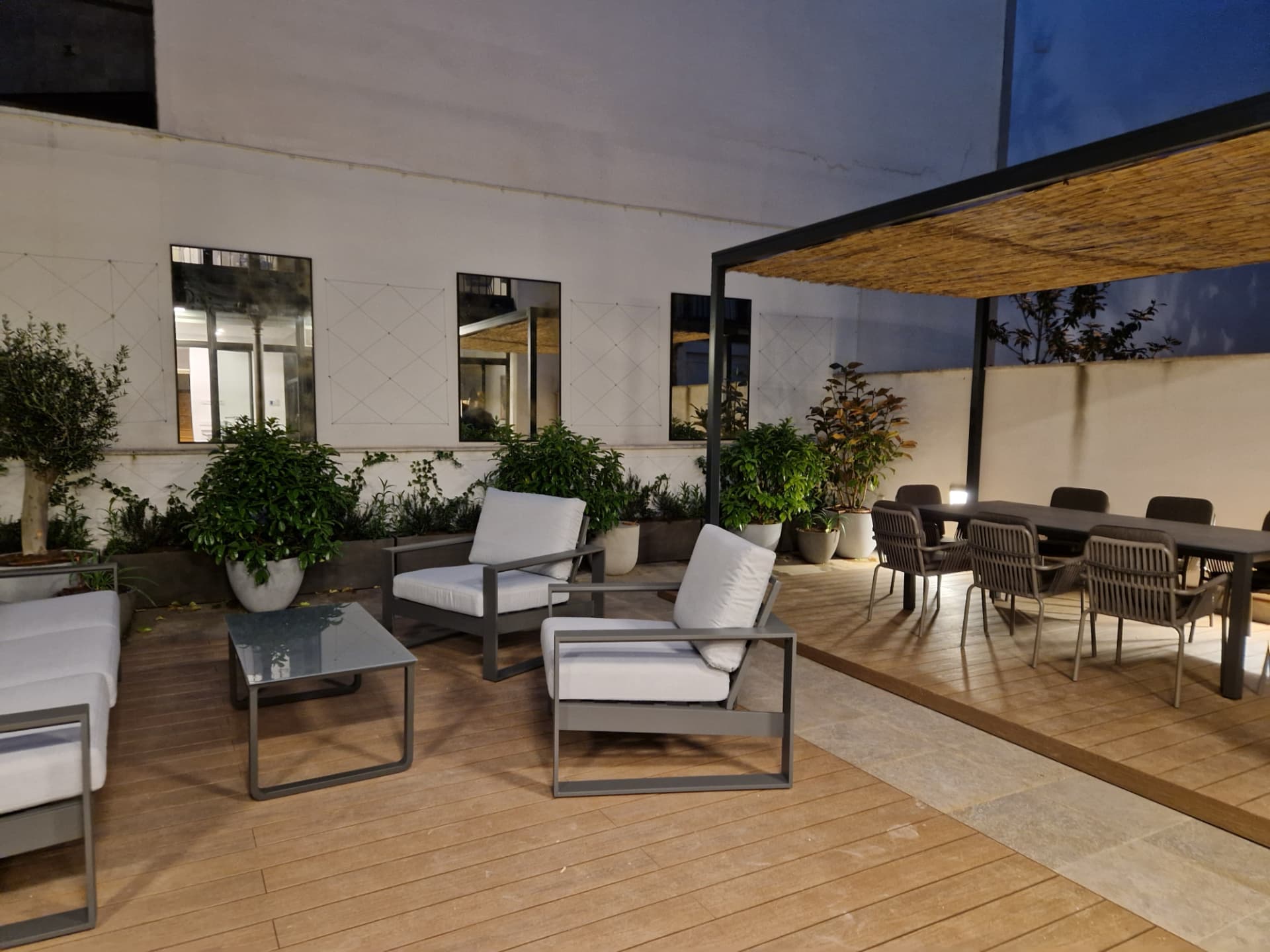 Tendencias de diseño de jardines y terrazas de lujo para 2026